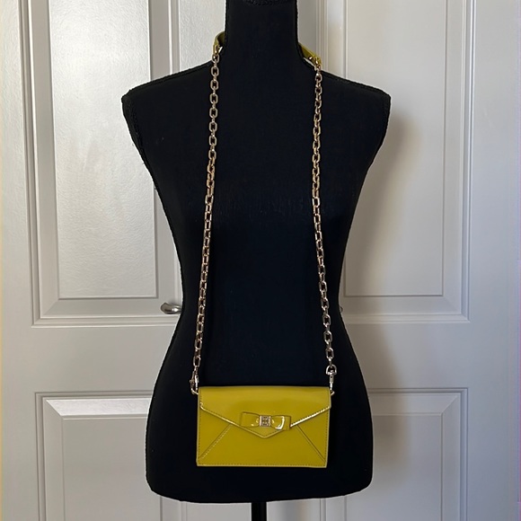 Tory Burch Handbags - Tory Burch mini patent leather crossbody